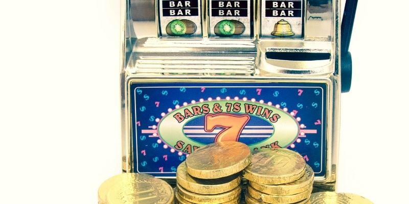 Strategies for progressive slot machines